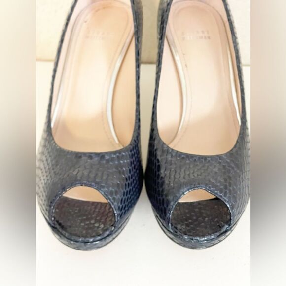 Stuart Weitzman navy Blue python embossed Peep-Toe platform Heels. 11 - Picture 5 of 16